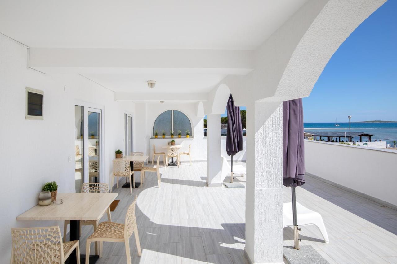 Apartments And Rooms Jakic Medulin Bagian luar foto