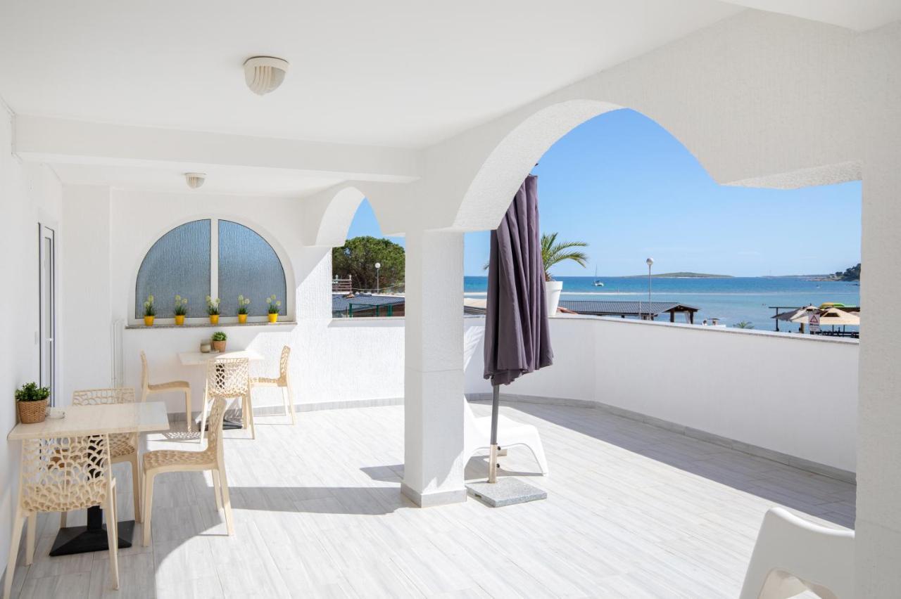 Apartments And Rooms Jakic Medulin Bagian luar foto
