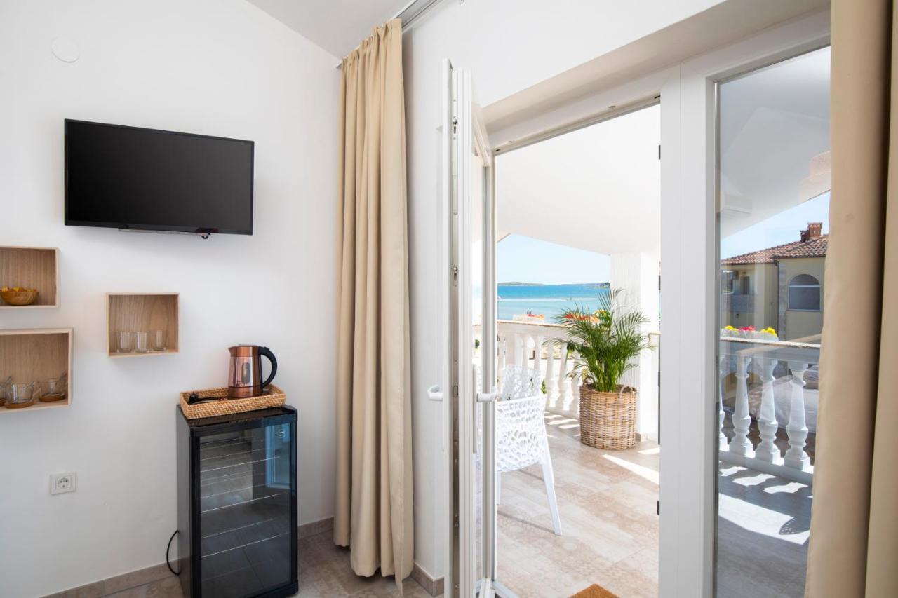 Apartments And Rooms Jakic Medulin Bagian luar foto