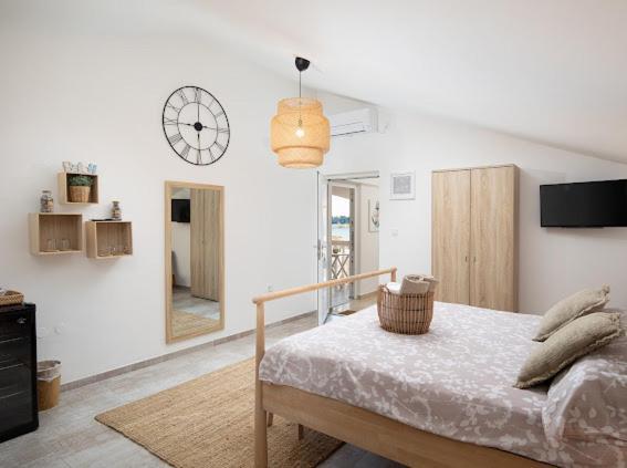 Apartments And Rooms Jakic Medulin Bagian luar foto