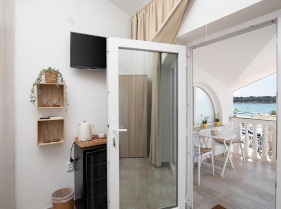 Apartments And Rooms Jakic Medulin Bagian luar foto