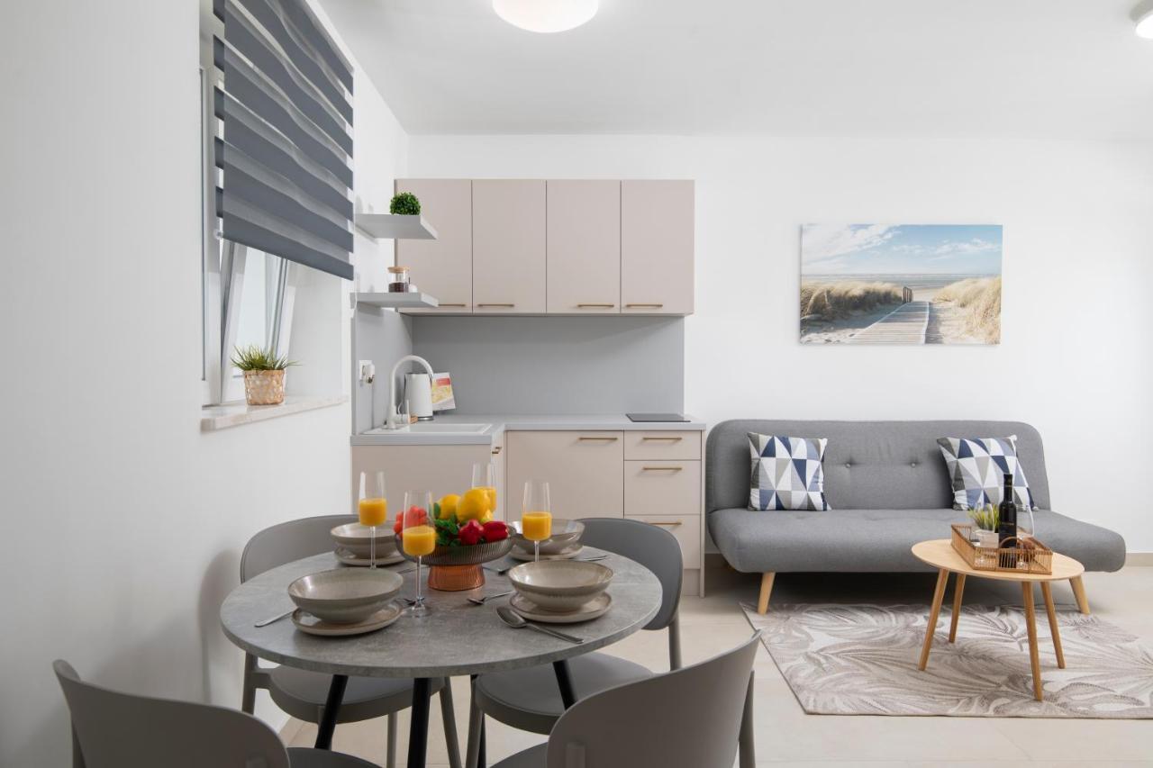Apartments And Rooms Jakic Medulin Bagian luar foto