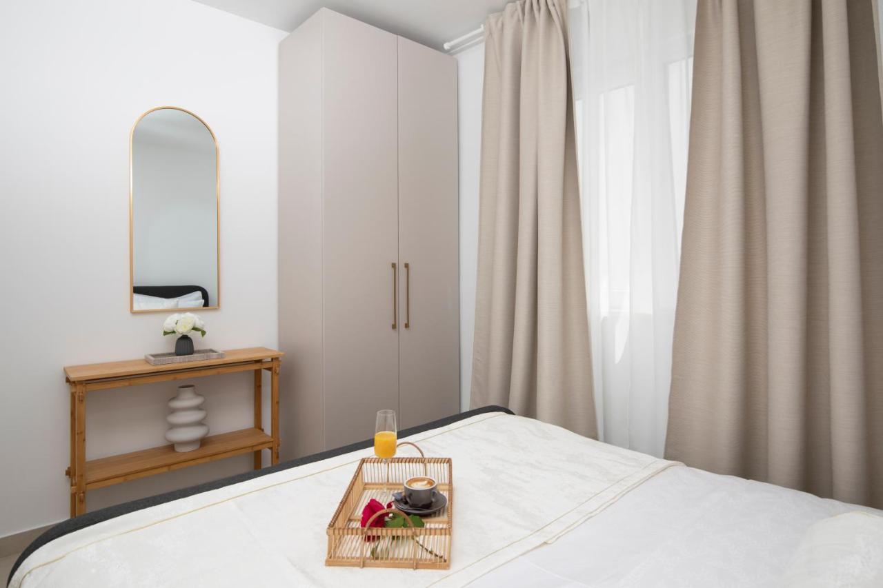 Apartments And Rooms Jakic Medulin Bagian luar foto
