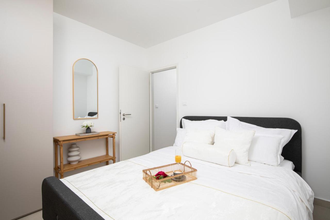 Apartments And Rooms Jakic Medulin Bagian luar foto