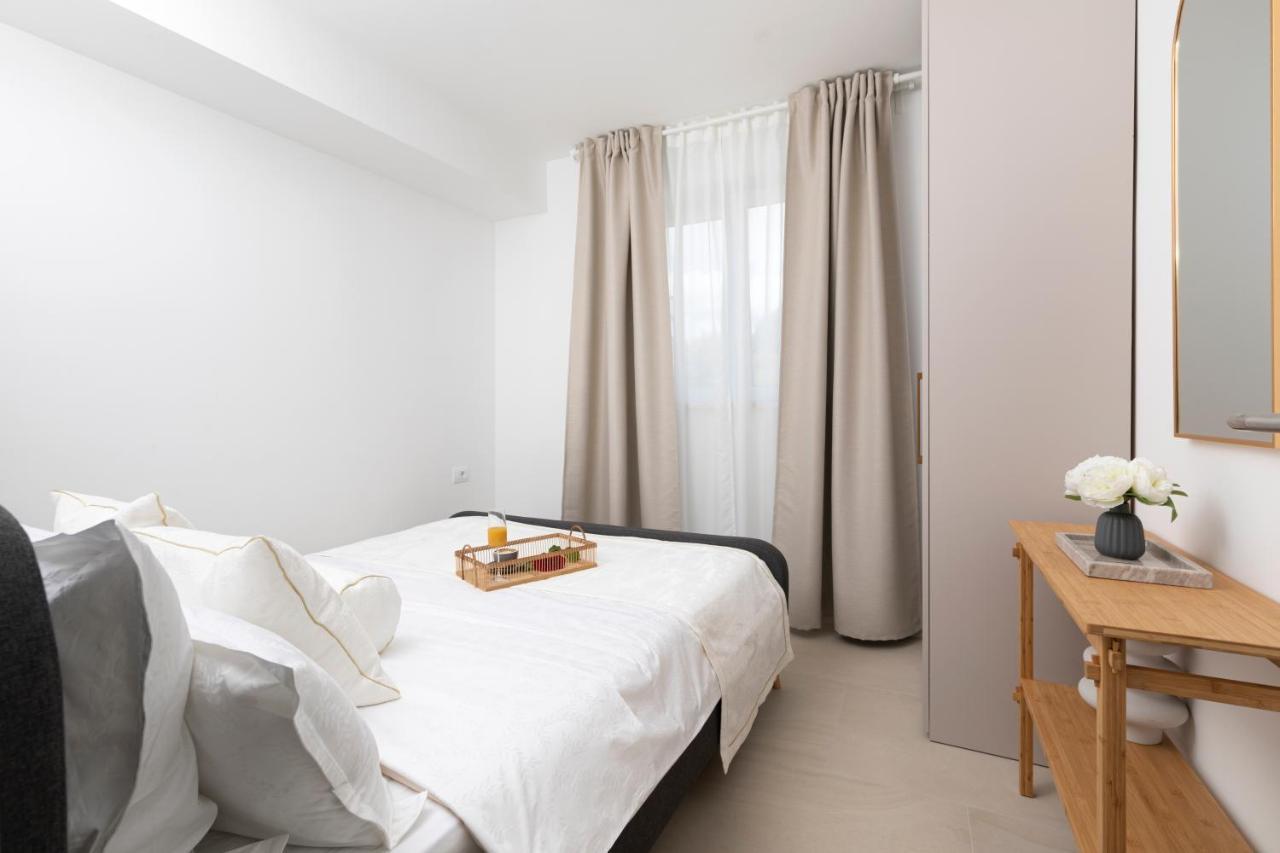 Apartments And Rooms Jakic Medulin Bagian luar foto