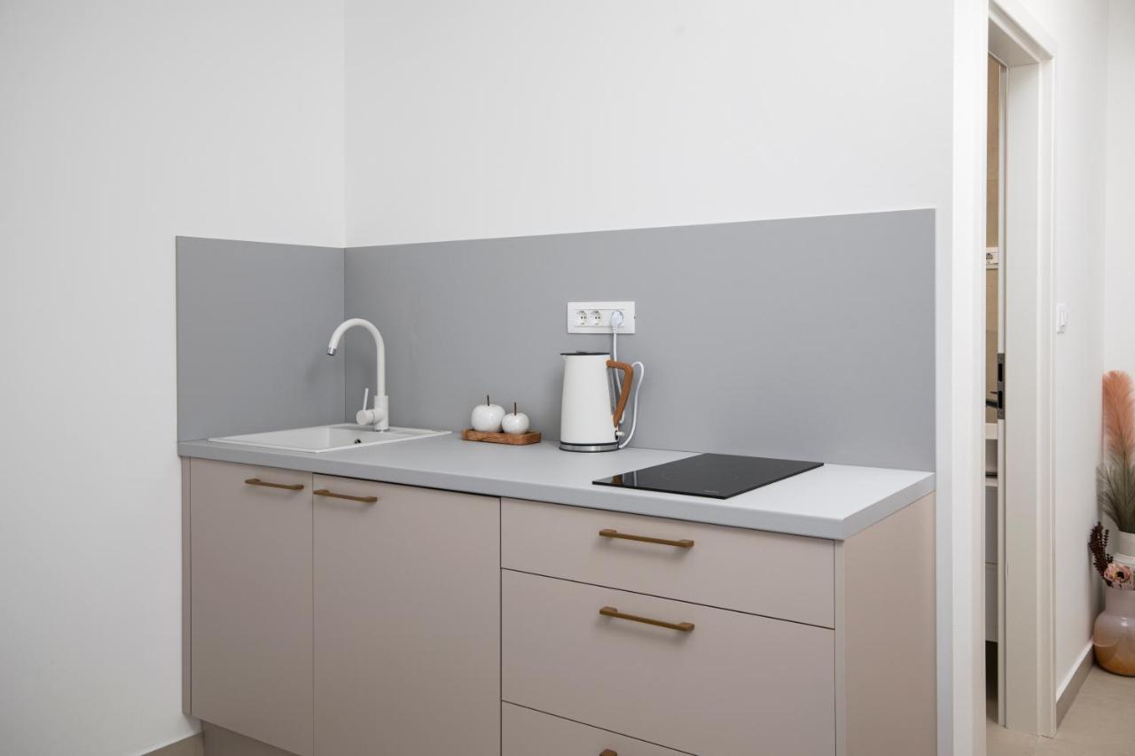 Apartments And Rooms Jakic Medulin Bagian luar foto