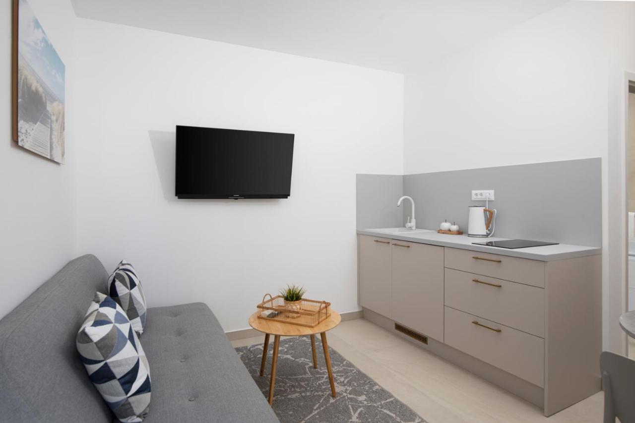 Apartments And Rooms Jakic Medulin Bagian luar foto