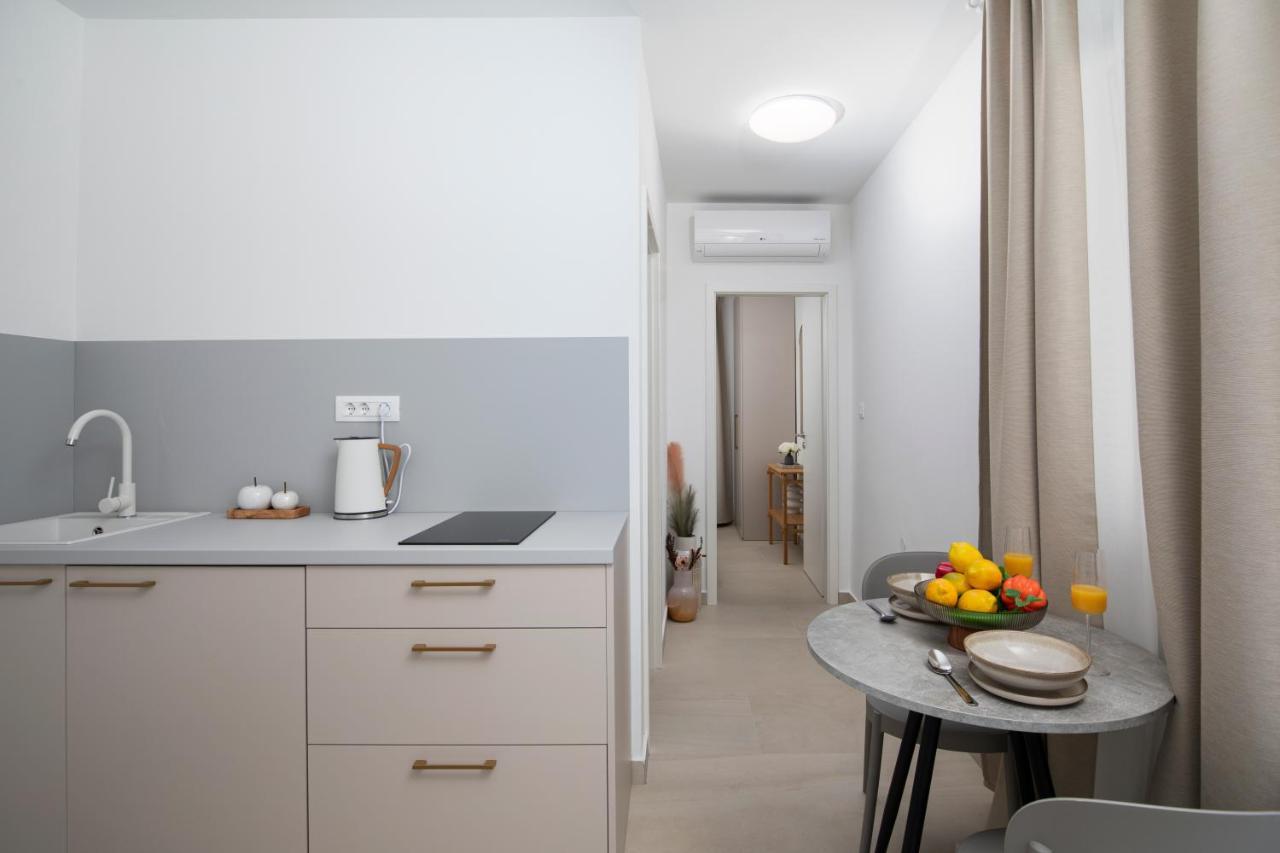 Apartments And Rooms Jakic Medulin Bagian luar foto