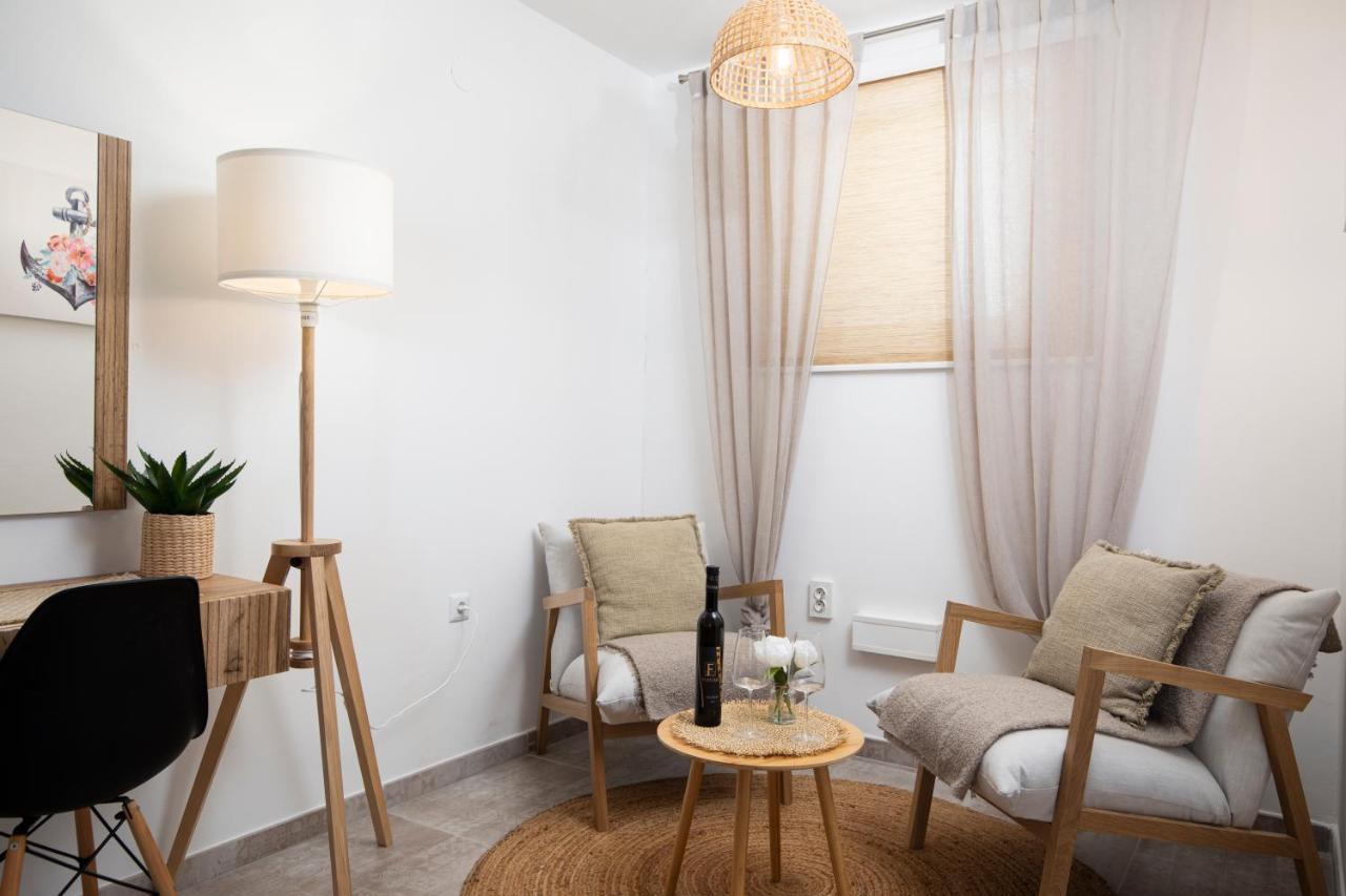 Apartments And Rooms Jakic Medulin Bagian luar foto