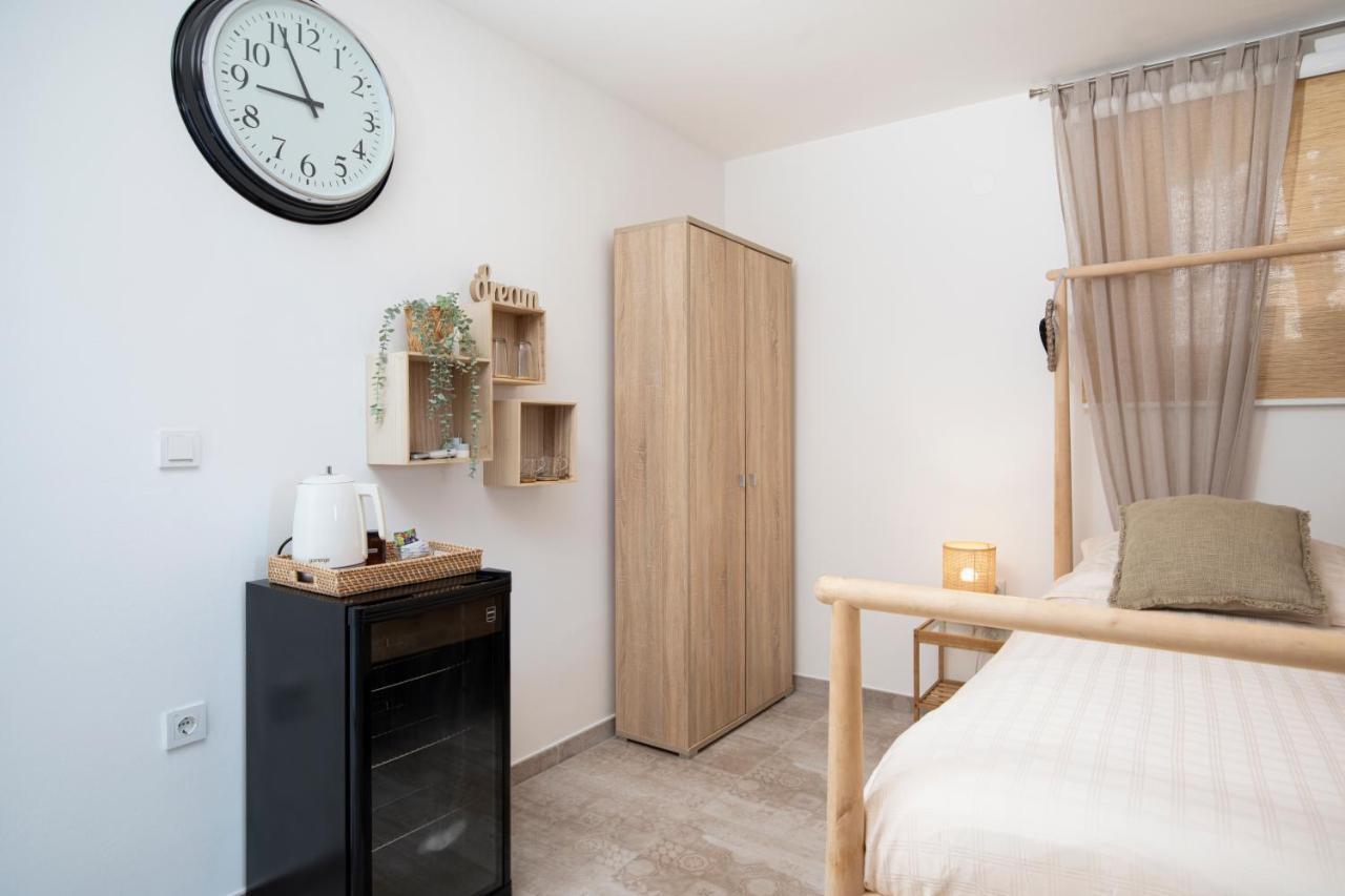 Apartments And Rooms Jakic Medulin Bagian luar foto